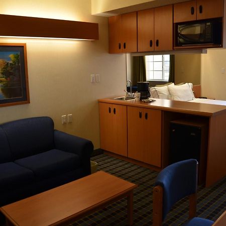 Microtel Inn & Suites By Wyndham Chihuahua Quarto foto